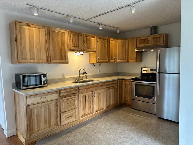 Building Photo - 435 N Oak St Unit Apartment 2