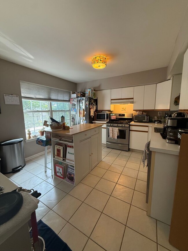 4614 Louise St Claire Dr