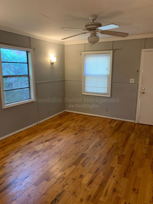 Photo - 138 Tye St SE