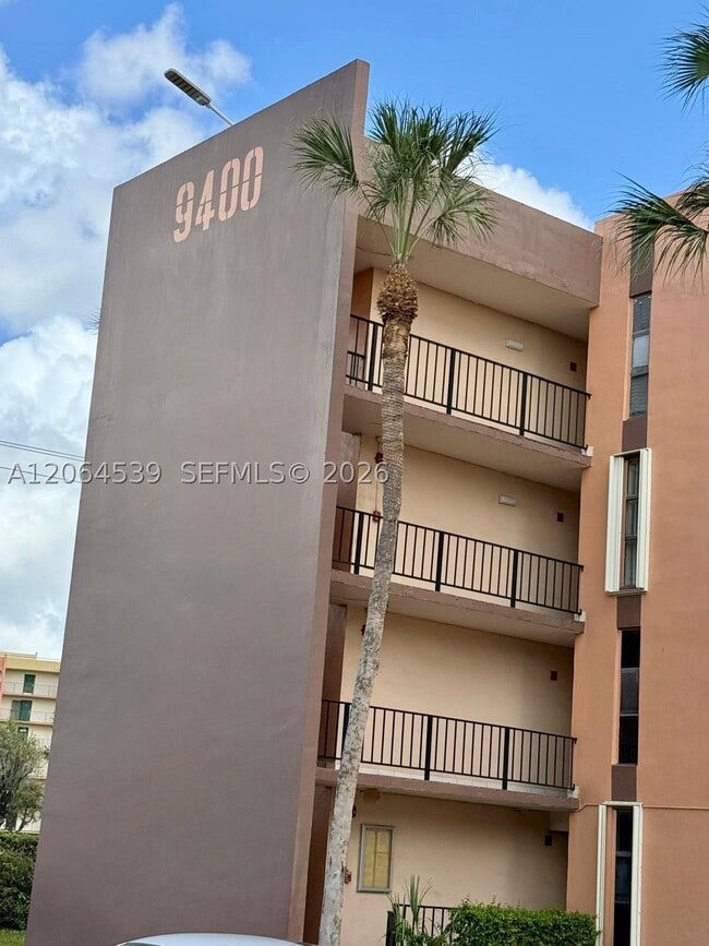 Building Photo - 9400 W Flagler St Unit 312