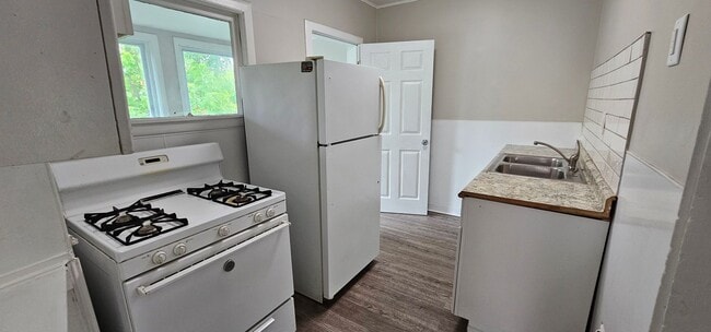 Photo - 10325-10325 Bernard Ave Unit 10323 - Up