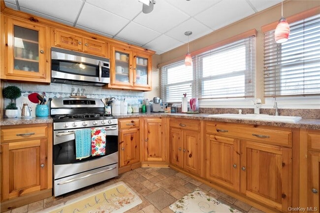 Photo - 48 Quaker Hill Rd