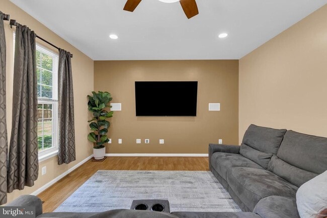 Photo - 6802 Dewars Way