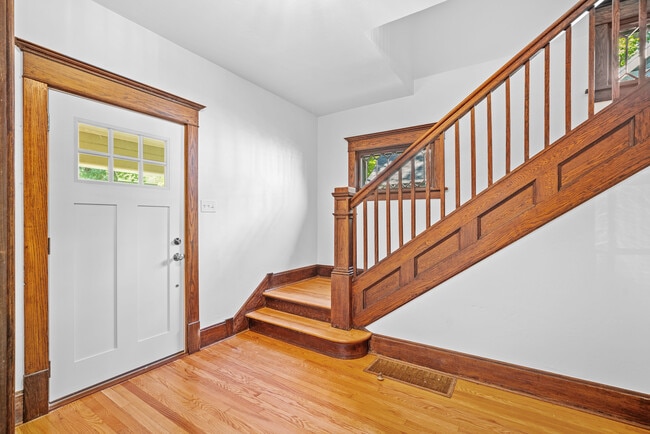 Photo - 511 W Babcock St