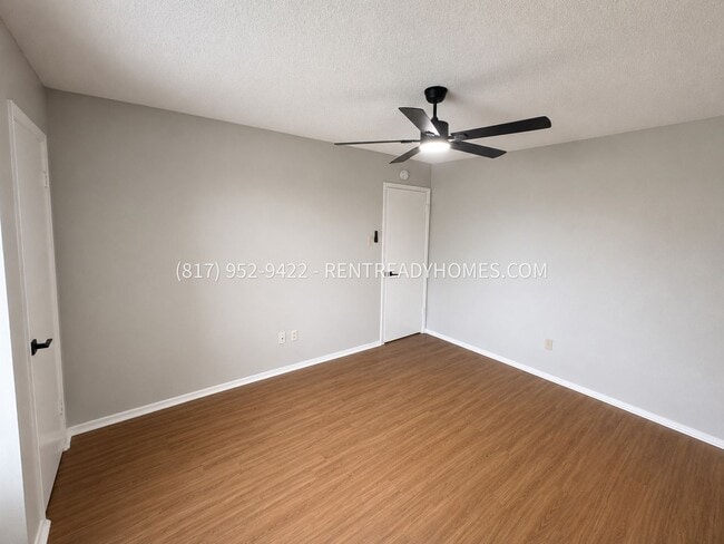 Photo - 6052 Holiday Ln