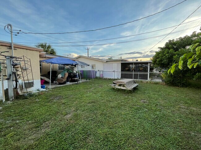 Photo - 105 SE 15th St
