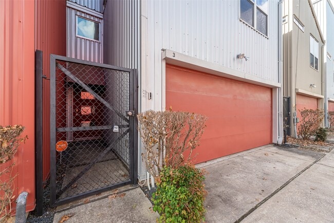 Photo - 3 N Ennis St