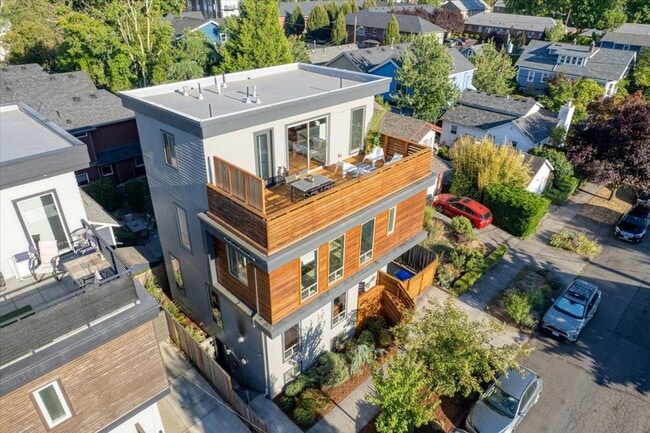 Photo - $500 off first month! Spacious, light-fill... Unit N Concord