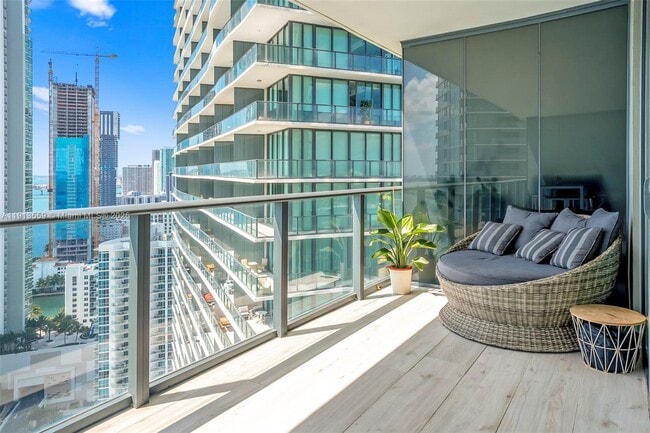 Photo - 650 NE 32nd St Unidad 3102