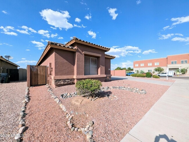Photo - 1530 E Branham Ln