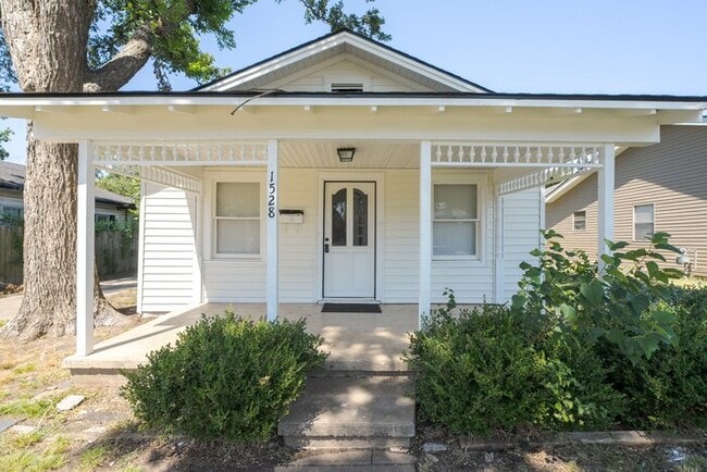 Photo - 1528 N Beard Ave