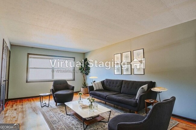 Photo - 2877 Whispering Hills Dr