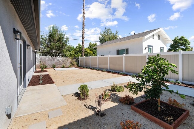 6652 Palm Ave