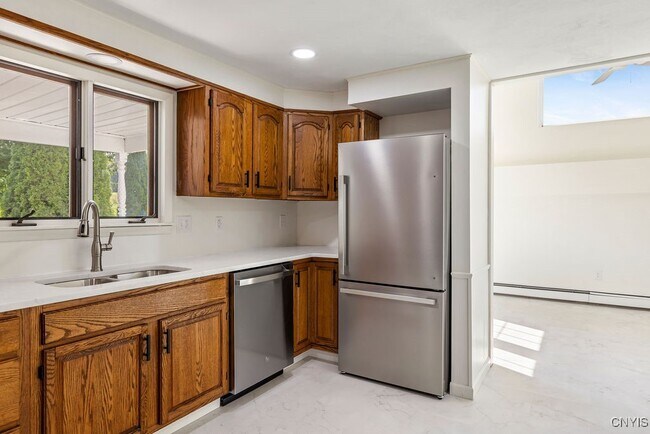 Photo - 3183 Mohawk St