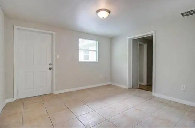 Photo - 9311 Loras St Unit B