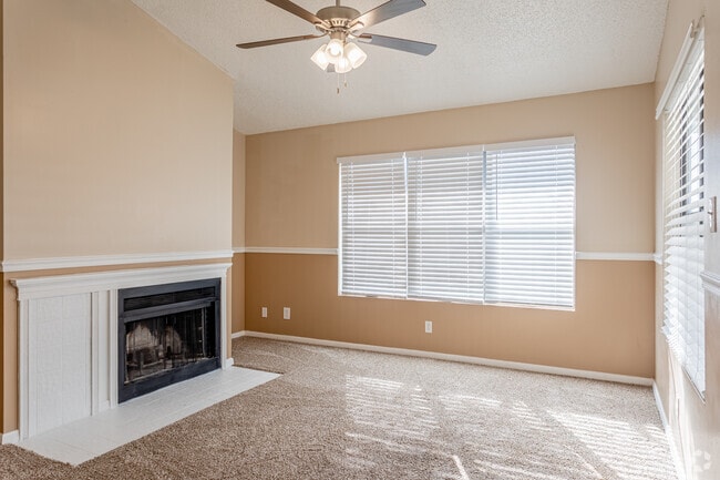 2BR, 2BA - 978SF