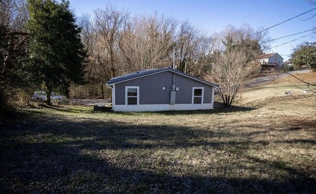 Photo - Lenoir City 37771 - 3 bedroom, 2 bath home - Contact Karen Robertson 865-454-7626
