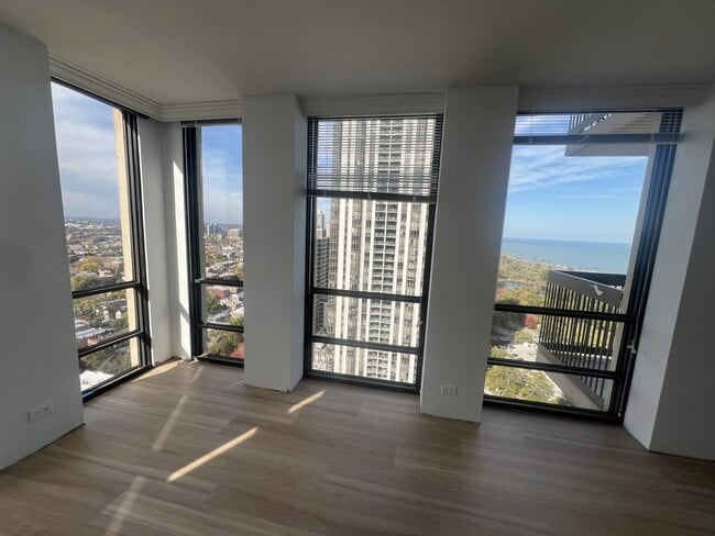 Photo - 1660 N La Salle Dr Unit 2812