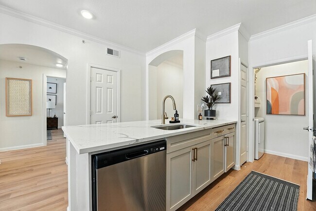 08_1001_Ross_Ave_Dallas_TX_75202_USA-Kitchen-19903527