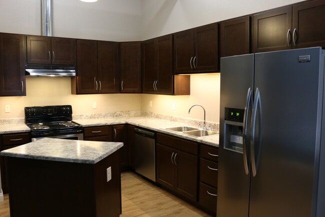 Building Photo - 211 E 2nd St Unit 203