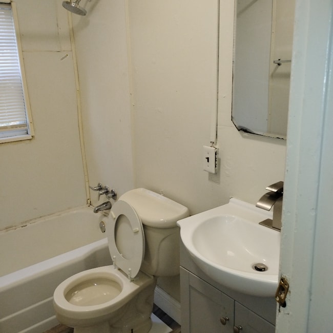 Photo - 415 Smith St