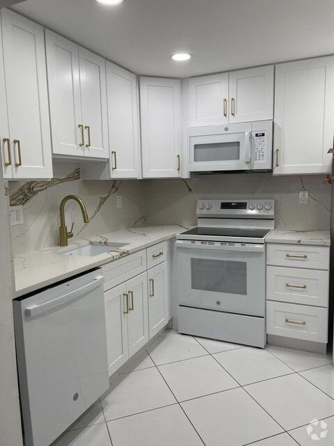 Building Photo - 930 Normandy Trail Rental