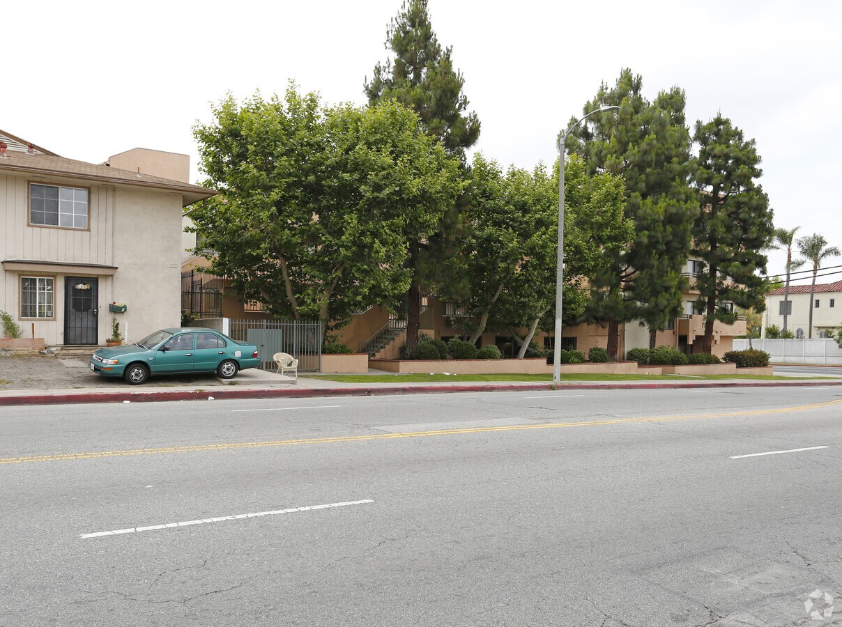 750 S Crenshaw Blvd - 750 S Crenshaw Blvd