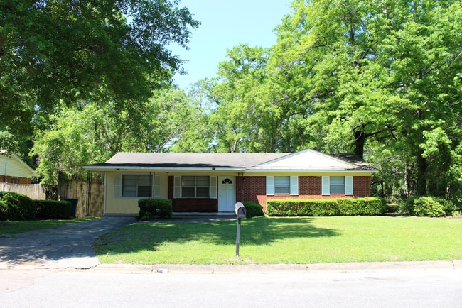 Photo - 824 Essex Dr House