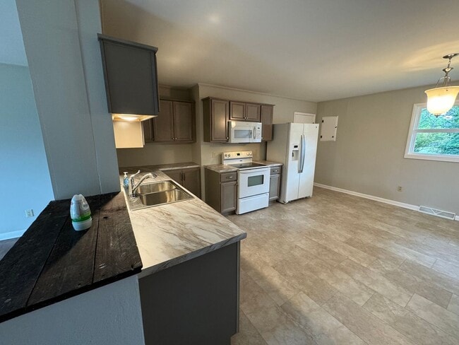 Photo - Hampton Dr Unit 102