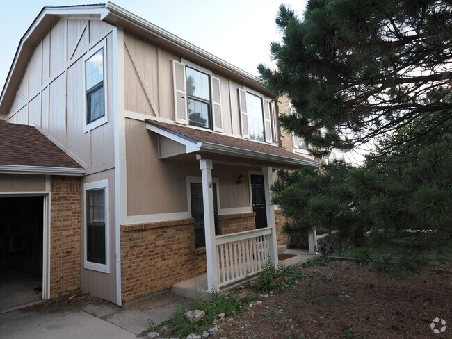 Building Photo - 3 Bdrm, 2.5 Bath Home off of Powers!