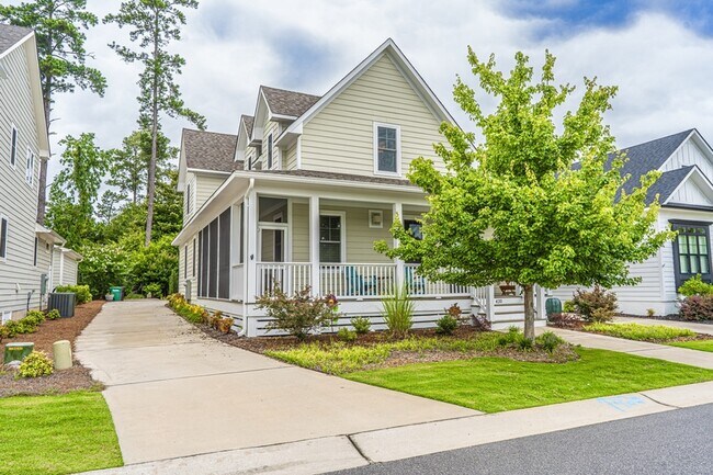 Photo - 420 Manning Square