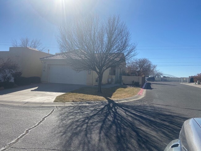 Gate community charming two bedroom two ba... - Gate community charming two bedroom two ba... House