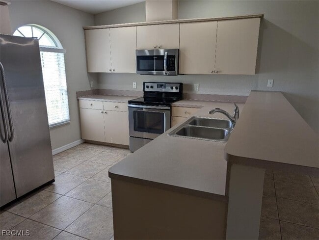 Building Photo - 4335 SW 7th Pl Rental