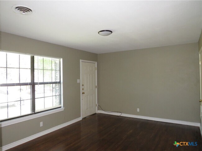 Photo - 504 McArthur Dr