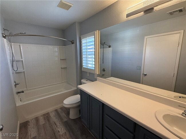 Building Photo - 684 Magrath St Rental