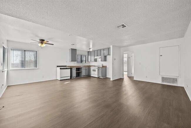 38501 Larkin Ave Unit 4