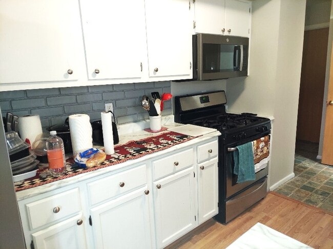 Photo - 730 Governor Rd