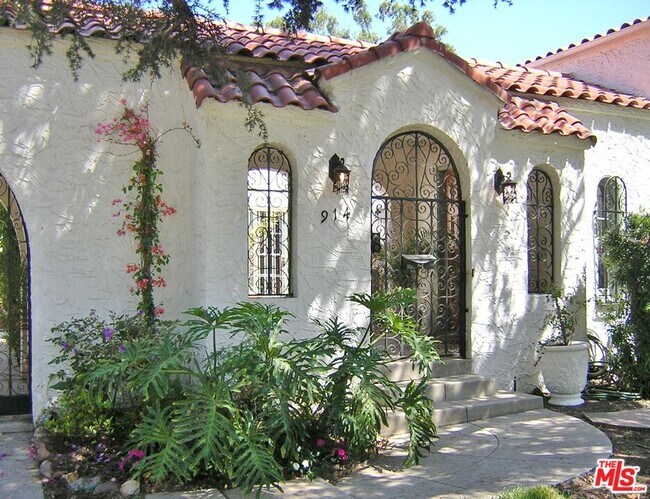 Photo - 914 Burnside Ave