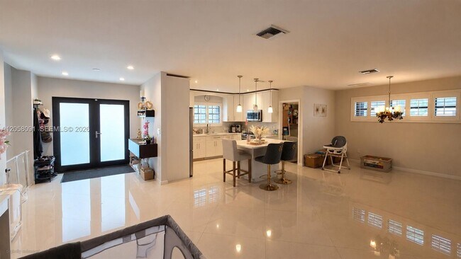Photo - 565 NE 179th Dr