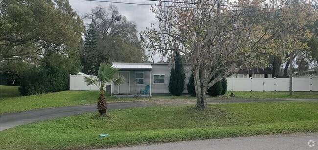 Building Photo - 3822 Lake Padgett Dr Rental