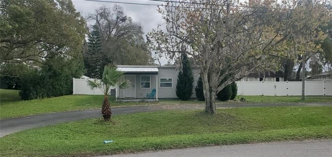 Building Photo - 3822 Lake Padgett Dr Rental