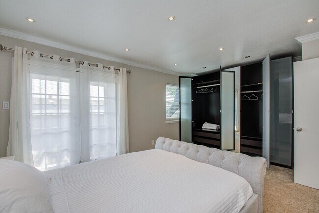5807 Beverly Hill St Unit 16