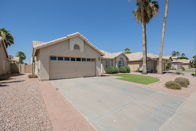 Building Photo - 4326 E Encinas Ave Rental
