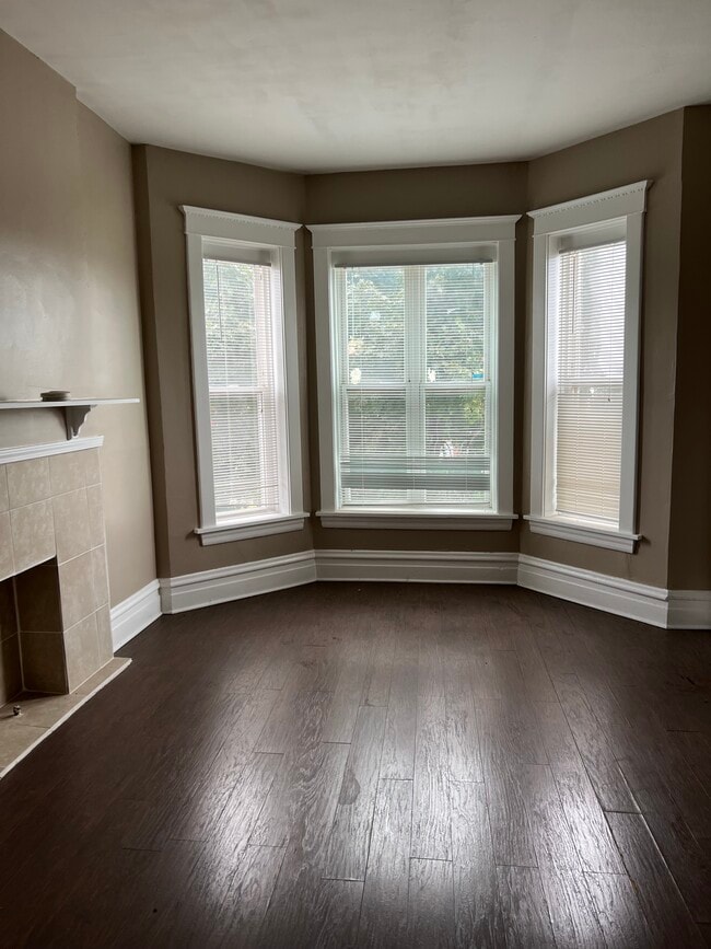 Living Room - 5823 S Wabash Ave Unit 2