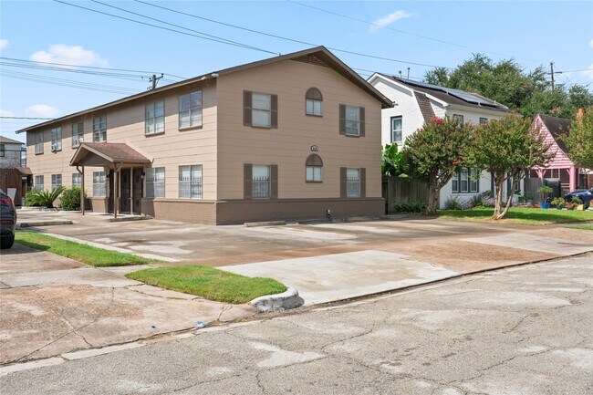 Building Photo - 2620 Rosewood St Unit 3 Rental