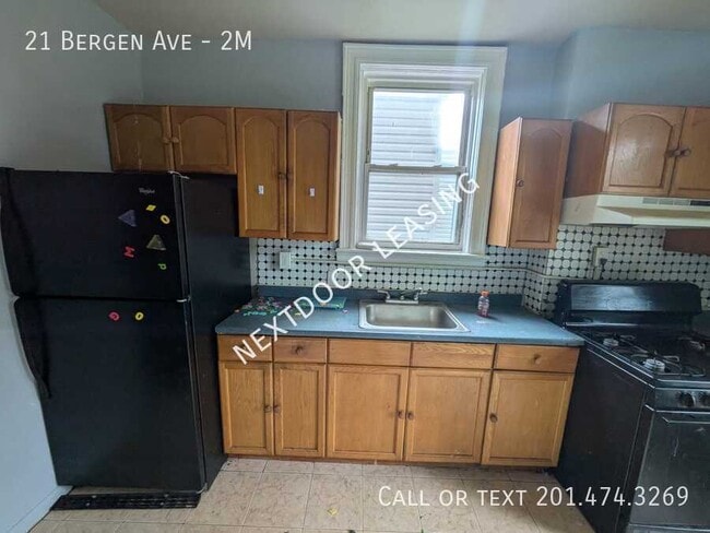 Building Photo - 21 Bergen Ave Unit 2M