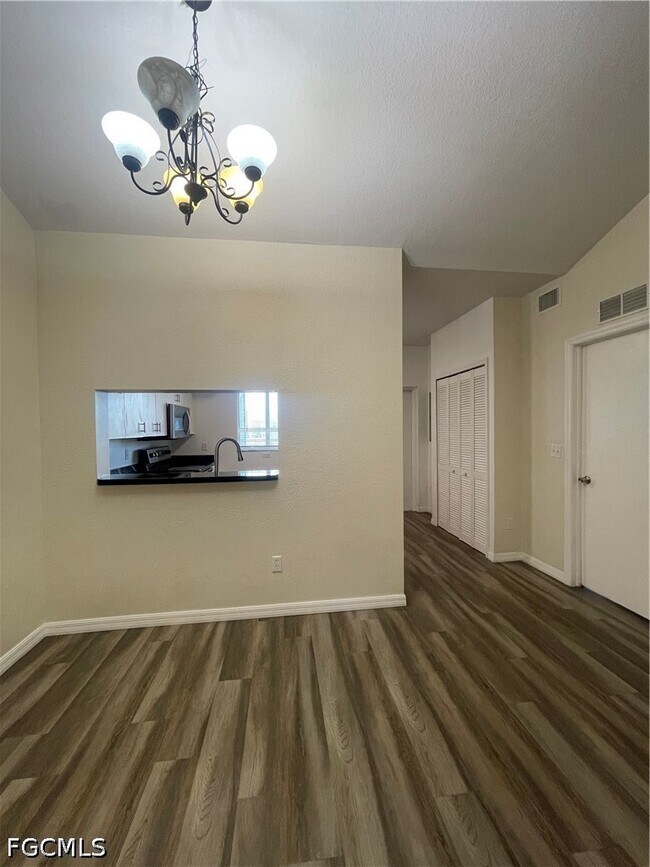 Photo - 8555 Bernwood Cove Loop Unidad 112