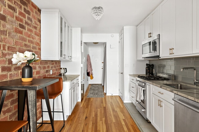 Photo - 1420 York Ave