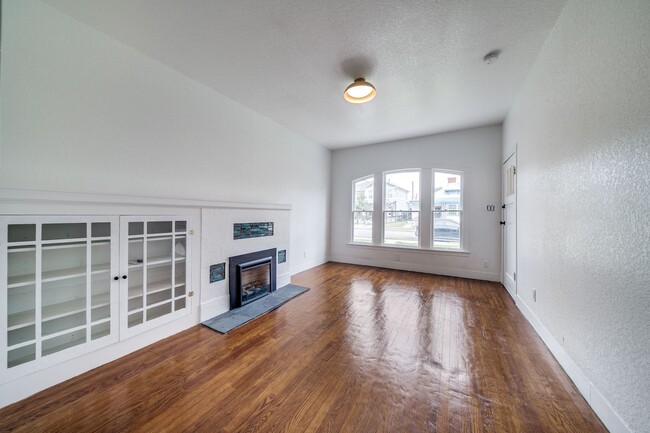 Photo - 322 E Locust St
