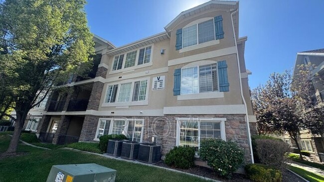 Photo - 155 N 1120 W